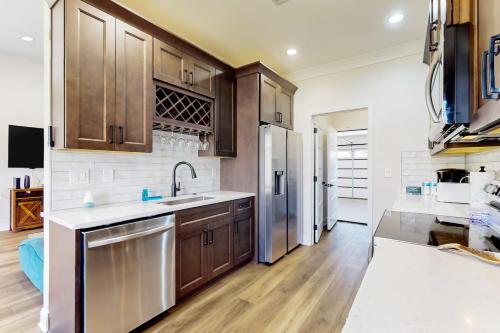 Modern Living Near the River in Loudon, USA
