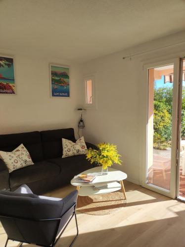 Joli appartement avec jardin dans résidence avec piscines