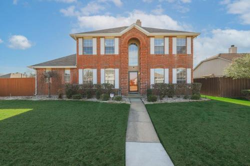 Luxury 5 BR Jacuzzi Gym Near Lake for large Fam Luxury 5 BR Jacuzzi Gym Near Lake for large Fam