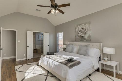 Luxury 5 BR Jacuzzi Gym Near Lake for large Fam Luxury 5 BR Jacuzzi Gym Near Lake for large Fam