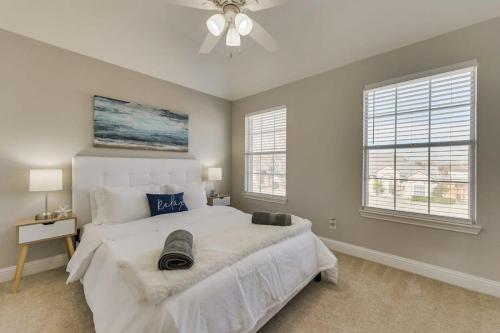 Luxury 5 BR Jacuzzi Gym Near Lake for large Fam Luxury 5 BR Jacuzzi Gym Near Lake for large Fam