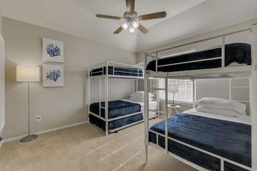 Luxury 5 BR Jacuzzi Gym Near Lake for large Fam Luxury 5 BR Jacuzzi Gym Near Lake for large Fam