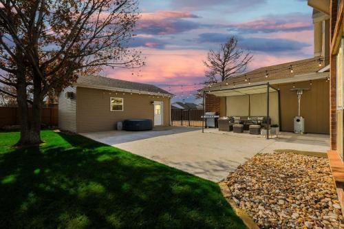 Luxury 5 BR Jacuzzi Gym Near Lake for large Fam Luxury 5 BR Jacuzzi Gym Near Lake for large Fam