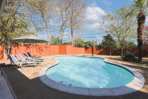 Beautiful Modern Home Pool for Groups and Families