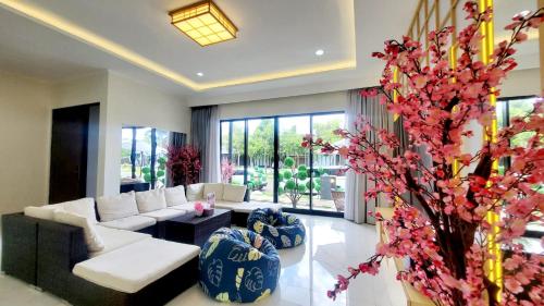 Jun's Villa Tangerang 4BR Luxury Aesthetic & Homey in สินดังจายา