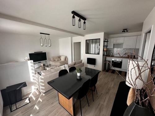 Grand F2 Dernier Etage Belle Vue - Le Blanc-Mesnil