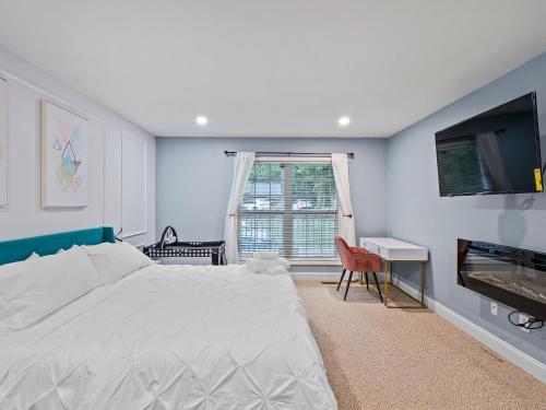 3 Bedroom Hot Tub w/ Private Movie Theater in Basye, USA