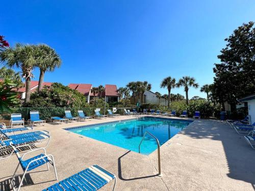 Quiet-Relaxing-Modern-Sleeps 8 Walk to the Beach! in Panama City (FL)