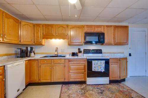 Downtown Mayville Condo Walk to Chautauqua Lake! in Mayville, USA