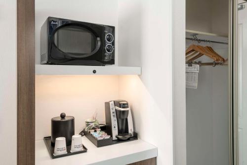 King Room image 3