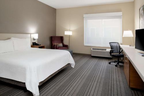 Hilton Garden Inn Roseville - image 3