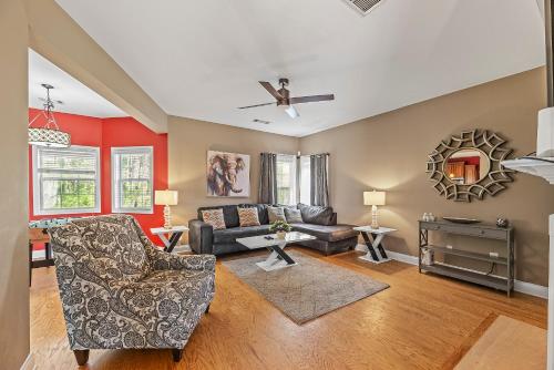 Lovely Big House with an office in Atlanta, Close to the Airport by Deity Villas detail