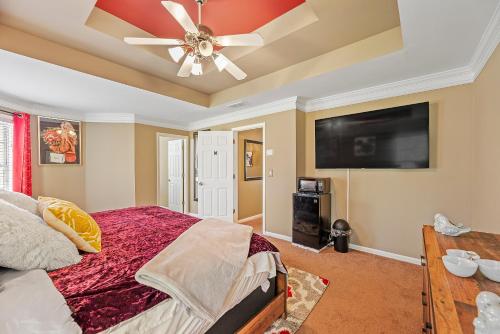 Lovely Big House with an office in Atlanta, Close to the Airport by Deity Villas detail