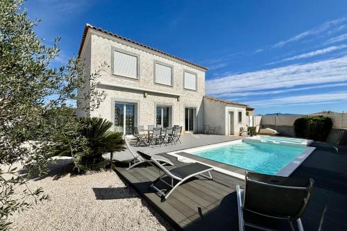 Family cottage with private pool