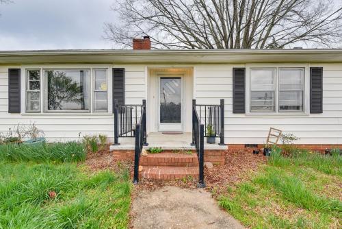 Cozy Charlotte Home with Fire Pit about 6 Mi to Uptown!