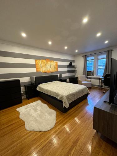 Spacious Bedroom In Rego Park