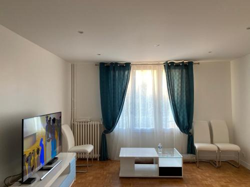 Appartement Amaya 1 - 100 m2 Paris 2024 near Gare RER de Cergy Préfecture