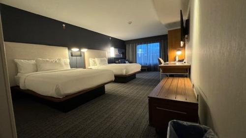 Courtyard by Marriott Kingston - image 2