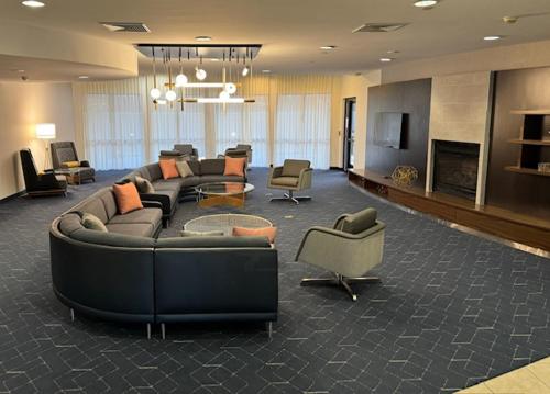 Közös társalgó / TV, Courtyard by Marriott Kingston in Kingston (New York)