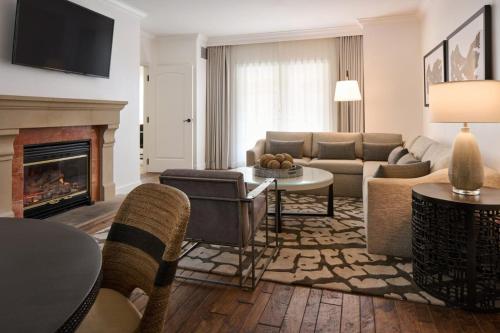 Book the Oak Knoll One-Bedroom Suite ADA Oak Knoll One-Bedroom Suite ADA