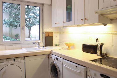 Lovely spacious cocoon with garden - image 5