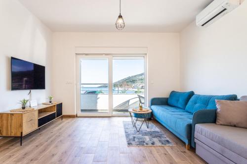 Three-Bedroom Apartment with Balcony and Sea View