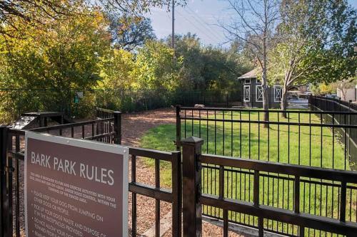 Luxurious 2BR+Resort Style Pool_5 min to Domain in Austin, USA