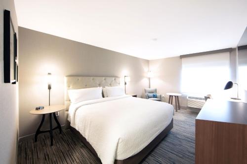 Guest Room, 1 King