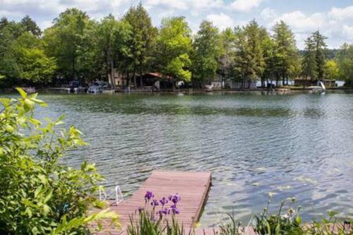 Lake Moraine Home #6 Near Colgate University in Hamilton, USA