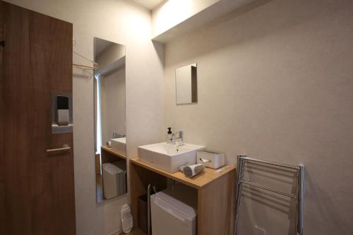 Double Room with Shared Bathroom image 5