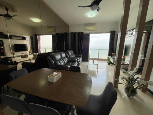 Bathtub With SeaView Silverscape Malacca ByMicasa