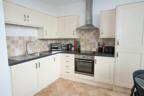 Hamilton Grace 1 2 or 3 bed Parking SN1 - image 5
