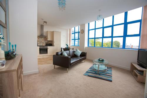 Hamilton Grace 1 2 or 3 bed Parking SN1 - image 3