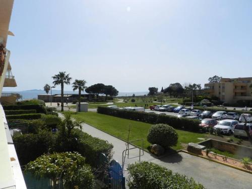 Appartement La Londe-les-Maures, 1 pièce, 4 personnes - FR-1-251-624