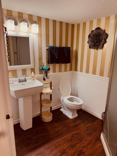 The Village Inn Hotel - image 13