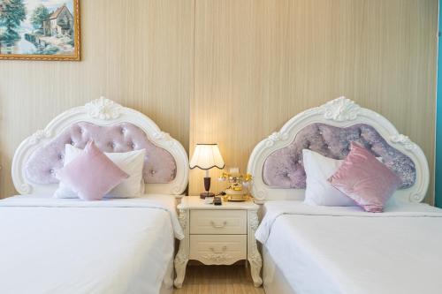 Superior Twin Room image 3
