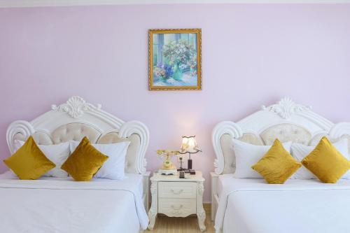 Quadruple Room with Balcony image 2