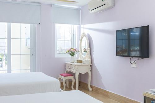 Quadruple Room with Balcony image 1