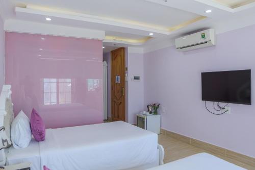Deluxe Twin Room image 6