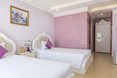 Deluxe Twin Room image 2