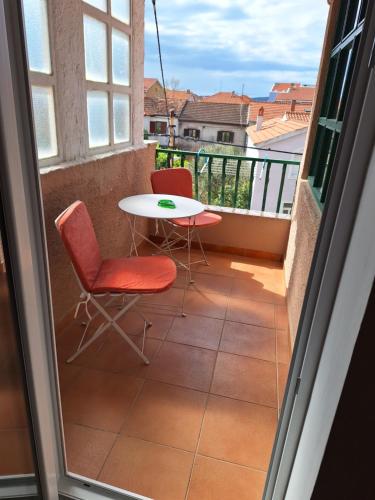 One-Bedroom Apartment image 1