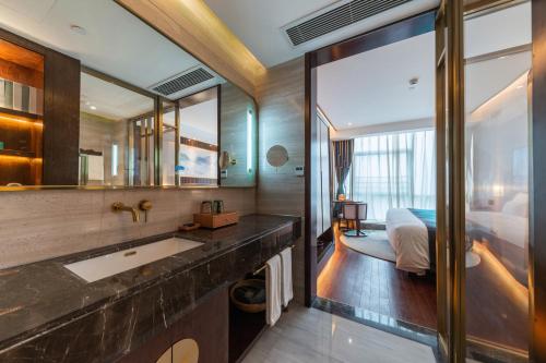 Standard Double Room image 2