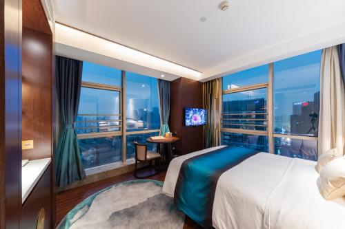 Standard Double Room room in New Century Hotel Qianchao Hangzhou