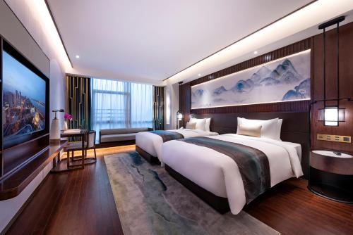 Deluxe Twin Room image 3