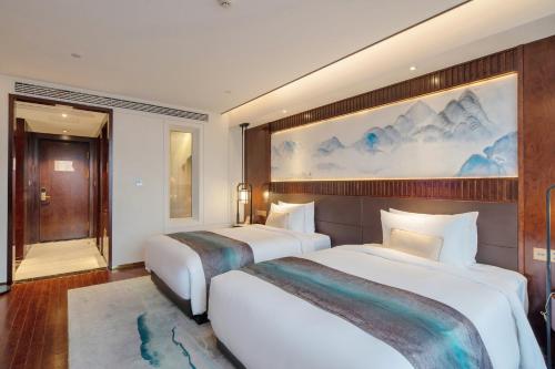 Deluxe Twin Room image 1