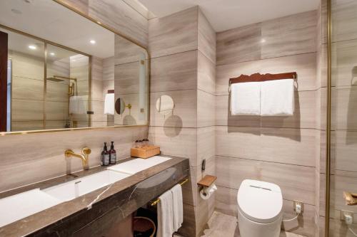 Deluxe Twin Room image 2