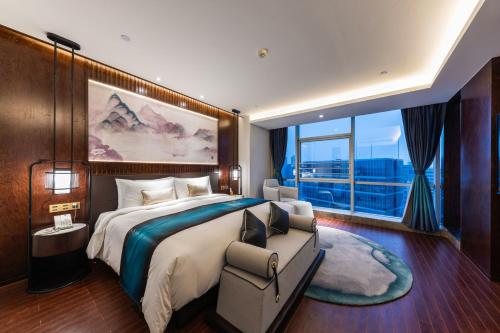 Deluxe Double Room image 2