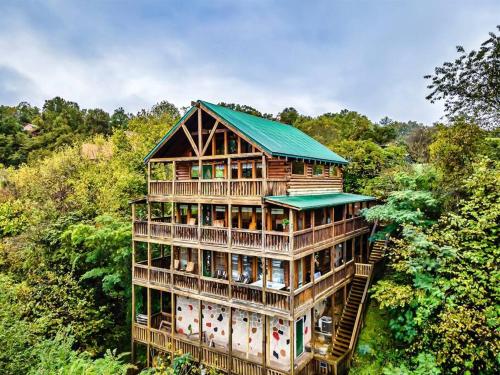 Pets OK! Hot Tub, Wi-Fi, Game Room in Sevierville, USA