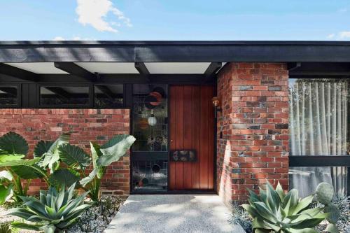 Sibbel House- Luxurious Mid-Century Modern Home, Yarra Valley