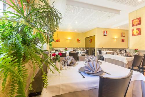 Hotel Et Restaurant De La Poste - image 3